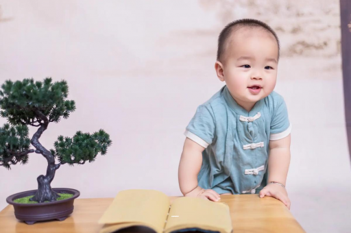 晋城六个月宝宝摇头正常吗